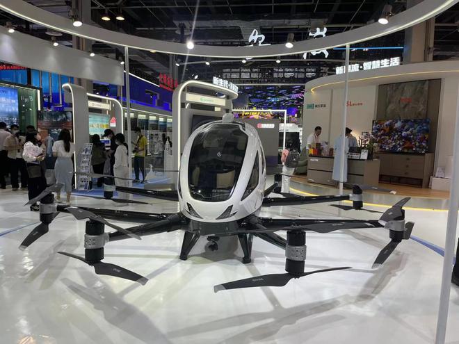 探館'中國(guó)品牌日' 中國(guó)制造邁向綠色創(chuàng)新與智能無(wú)人飛行器制造'雙軌道'